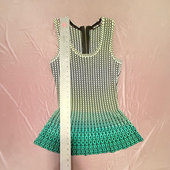 NIC+ZOE Green and Gray Ombre Sleeveless Peplum Tank Top Size Medium MSRP $148 - Picture 6 of 7